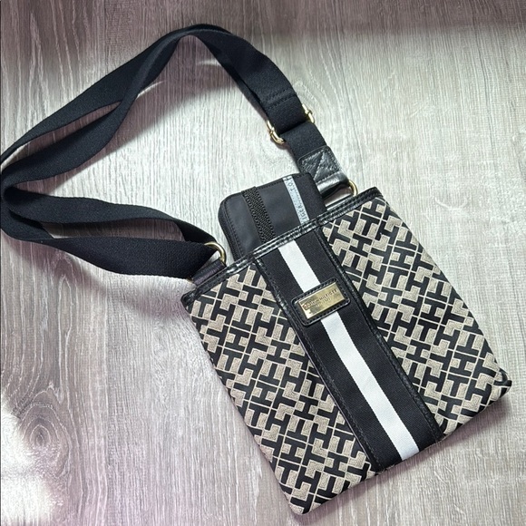 Tommy Hilfiger Black and Gray Geometric Messenger Bag AND wallet - Picture 1 of 4